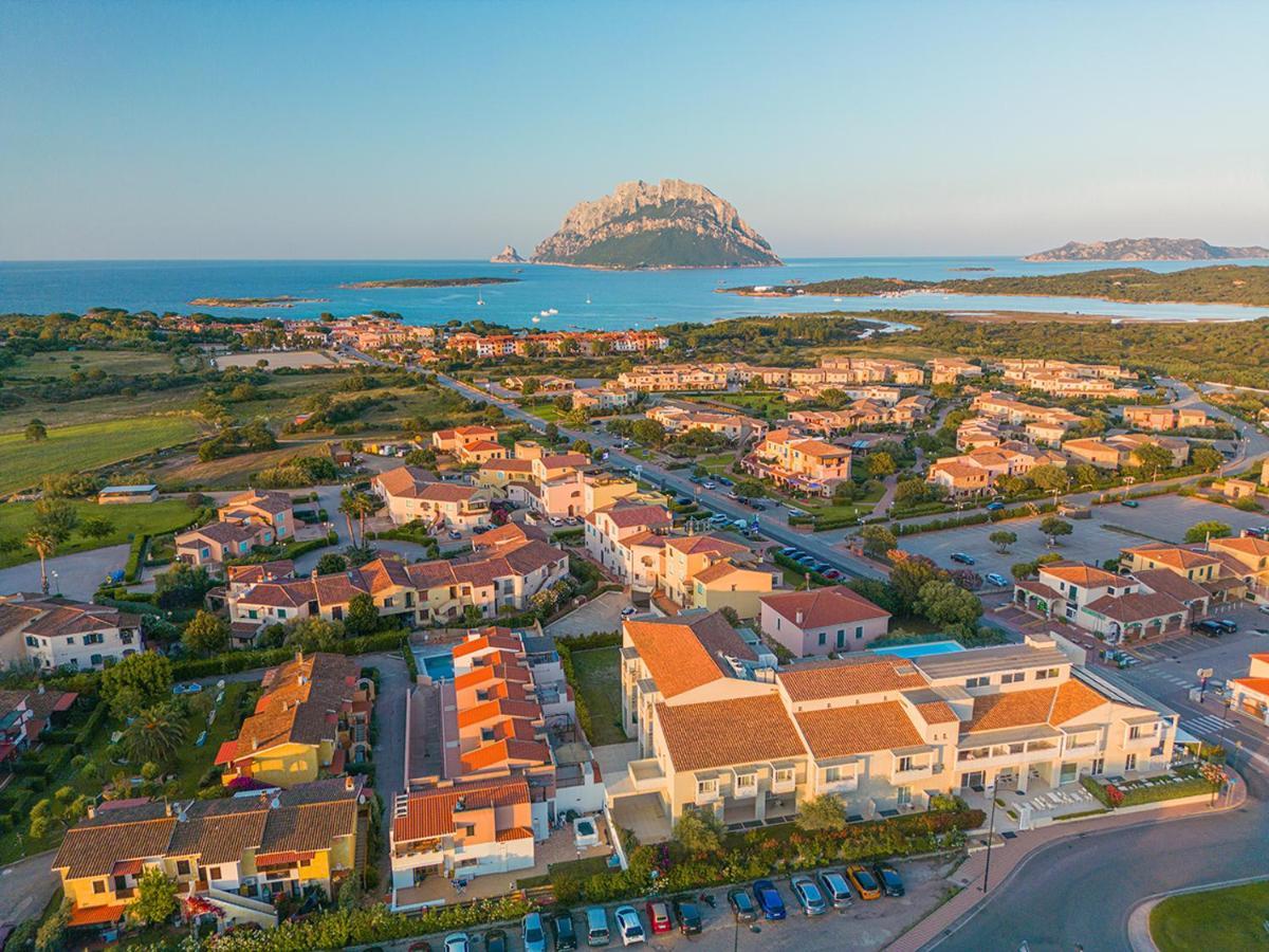 Felix Hotels - Hotel Residence Porto San Paolo Порто-Сан-Паоло Экстерьер фото