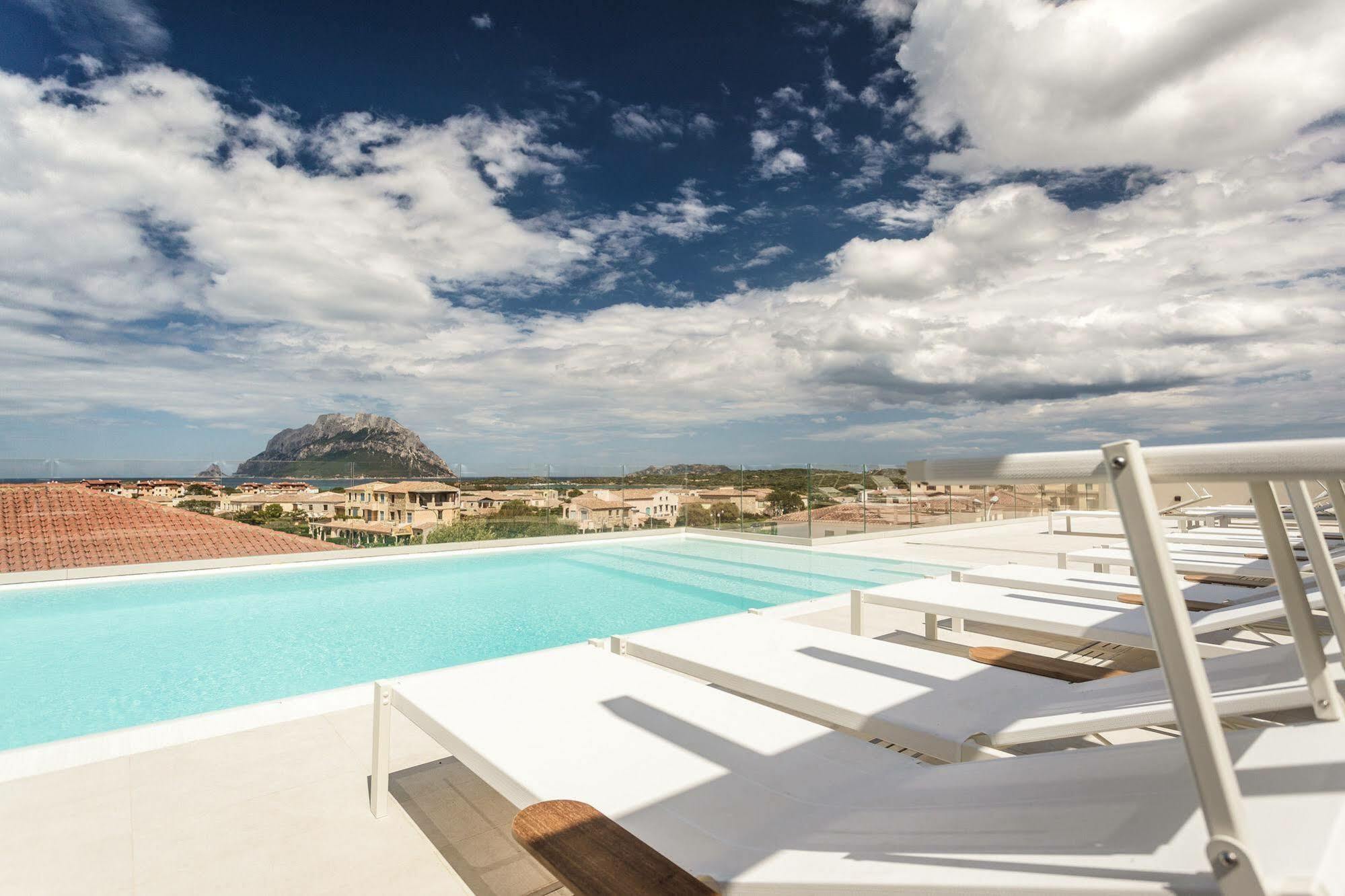 Felix Hotels - Hotel Residence Porto San Paolo Порто-Сан-Паоло Экстерьер фото